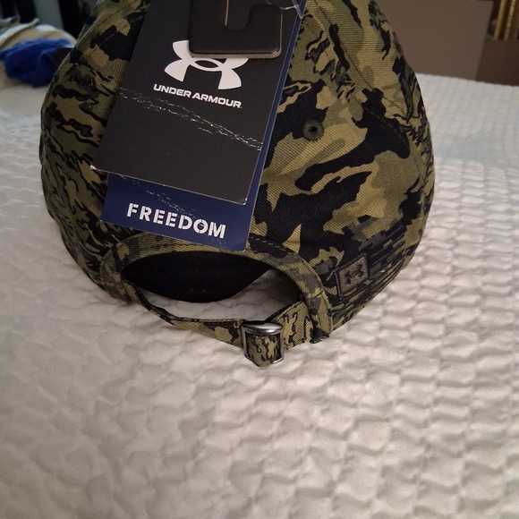 Under Armour Men's Camo hat adjustable - Picture 6 of 6